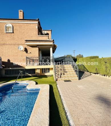 In this detached villa for sale in Elche you will make your dream of living in Spain come true