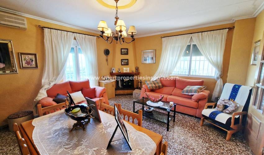 Enjoy an exceptional lifestyle in this independent villa for sale in La Marina urbanization