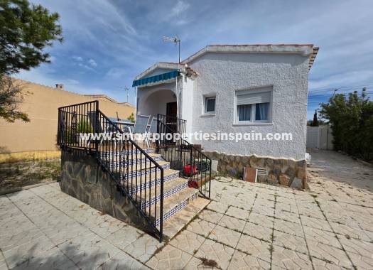 Alquiler Larga Estancia - Chalet Independiente - La Marina - Urbanización La Marina