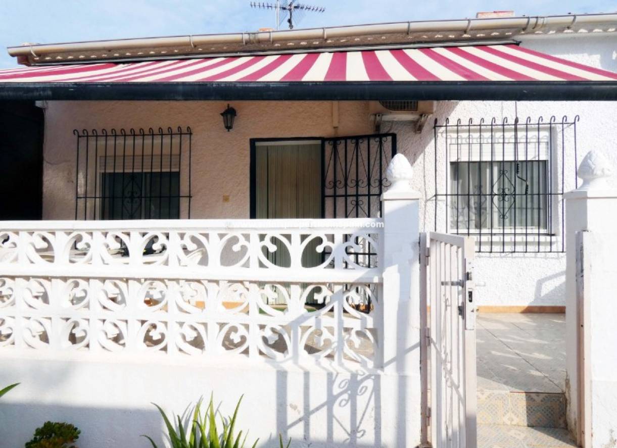 Alquiler Larga Estancia - Town House - La Marina - Urbanización La Marina