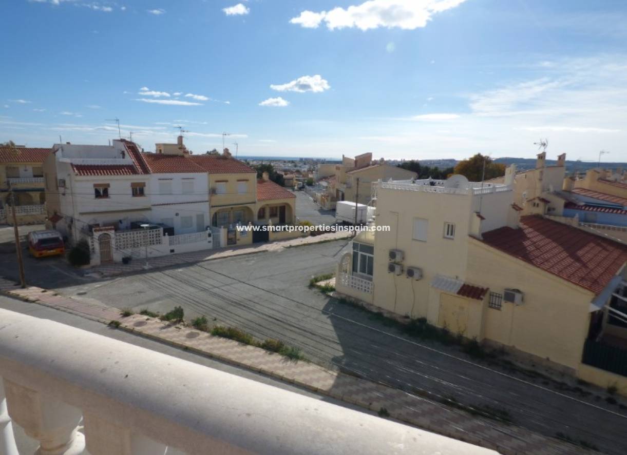 Alquiler Larga Estancia - Vivienda Adosada - La Marina - Urbanización La Marina