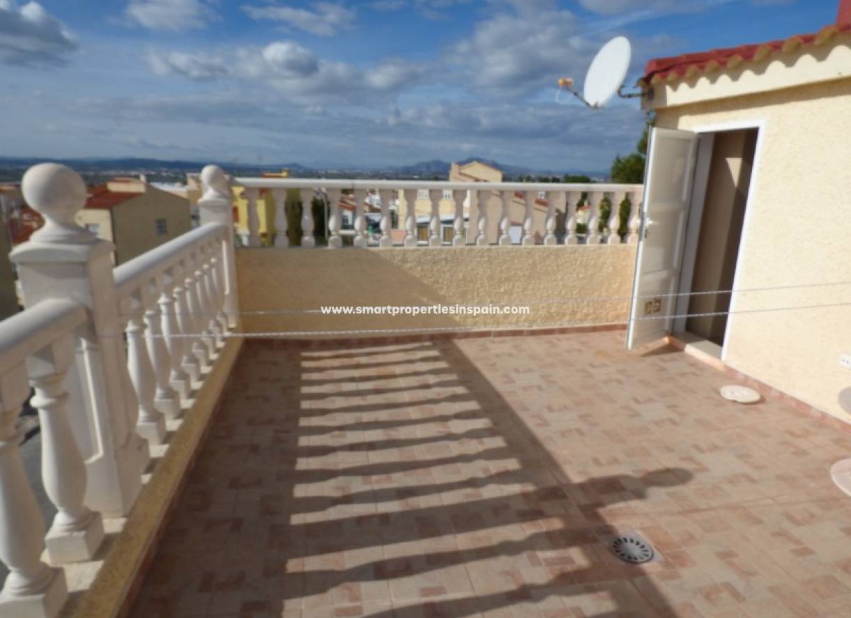 Alquiler Larga Estancia - Vivienda Adosada - La Marina - Urbanización La Marina