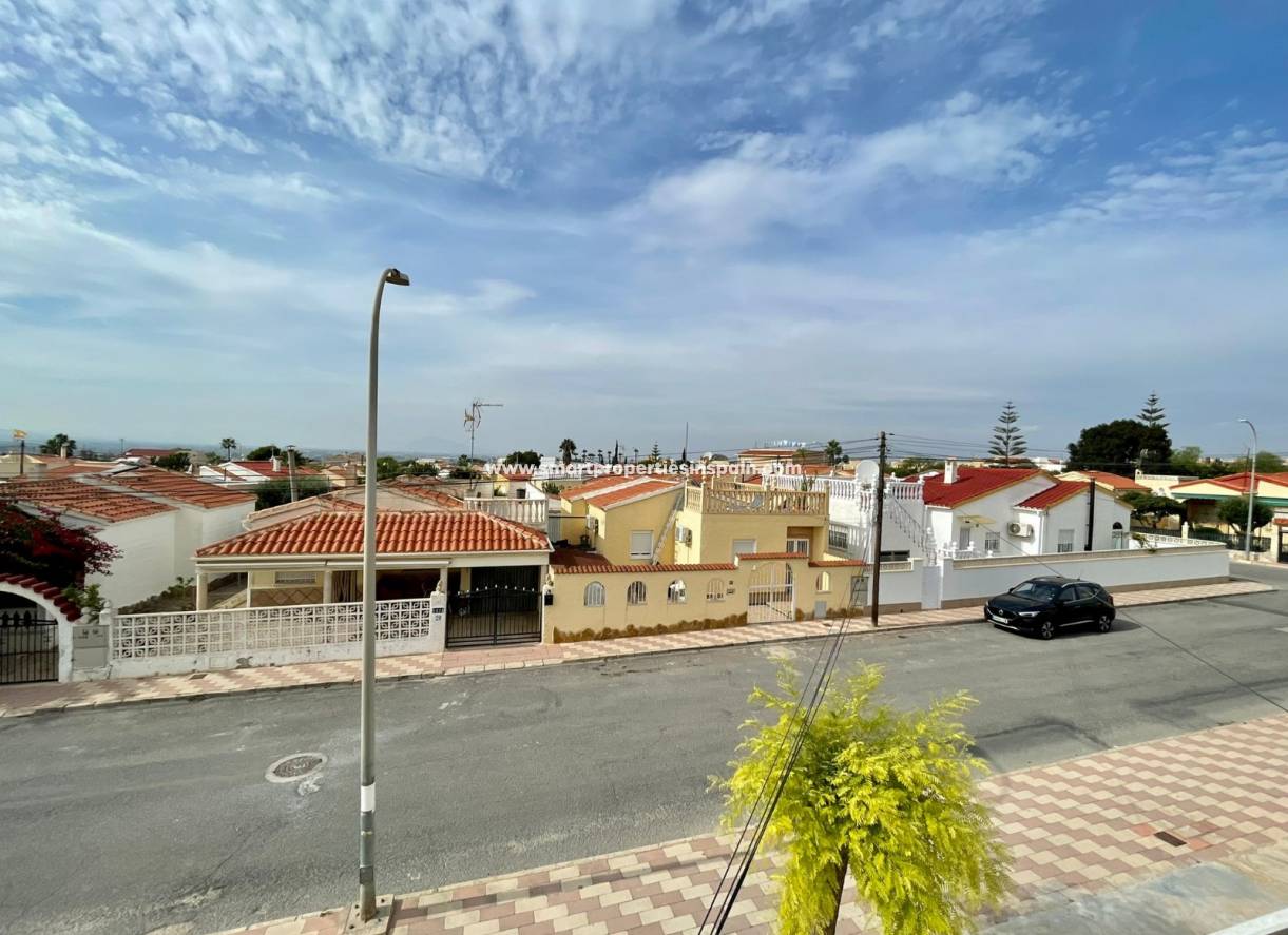 Alquiler Larga Estancia - Vivienda Adosada - La Marina - Urbanización La Marina