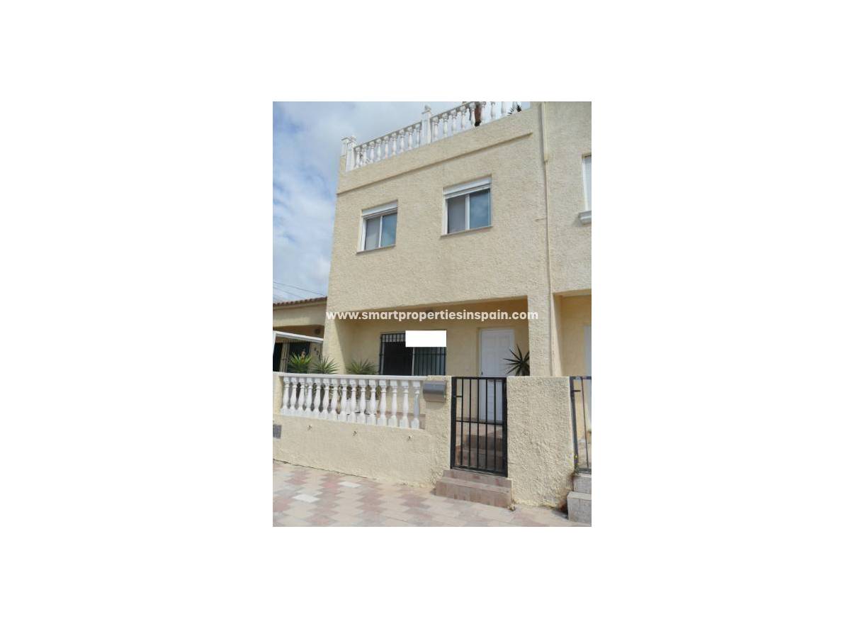 Alquiler Larga Estancia - Vivienda Adosada - La Marina - Urbanización La Marina