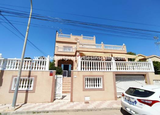 Chalet Independiente - Reventa - La Marina - Urbanización La Marina