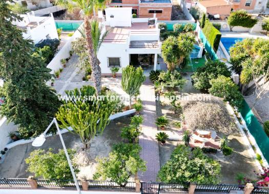 Chalet Independiente - Reventa - La Marina - Urbanización La Marina
