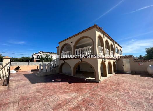 Chalet Independiente - Reventa - La Marina - Urbanización La Marina