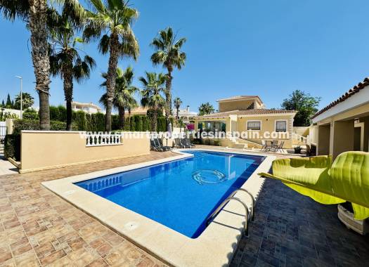 Chalet Independiente - Reventa - La Marina - Urbanización La Marina