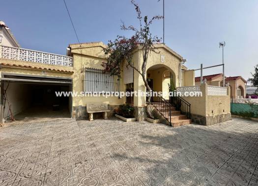 Chalet Independiente - Reventa - La Marina - Urbanización La Marina