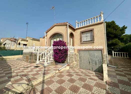 Chalet Independiente - Reventa - La Marina - Urbanización La Marina