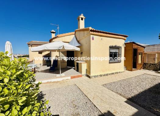 Chalet Independiente - Reventa - La Marina - Urbanización La Marina