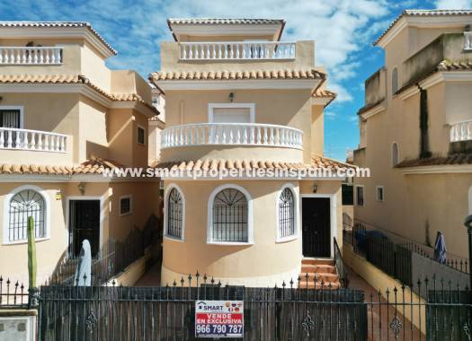 Chalet Independiente - Reventa - La Marina - Urbanización La Marina