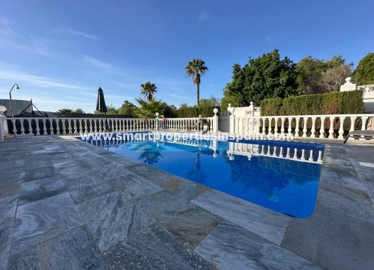 Chalet Independiente - Reventa - La Marina - Urbanización La Marina