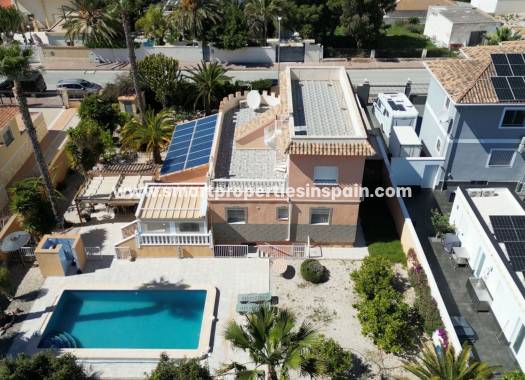 Chalet Independiente - Reventa - La Marina - Urbanización La Marina