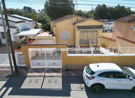 Chalet Independiente - Reventa - La Marina - Urbanización La Marina