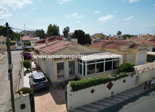 Chalet Independiente - Reventa - La Marina - Urbanización La Marina