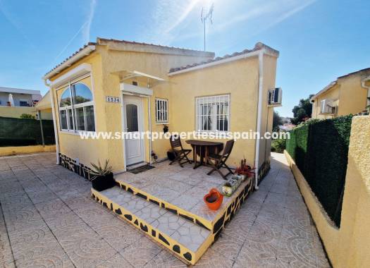 Detached Villa - Resale - La Marina - Urbanización La Marina