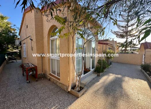 Detached Villa - Resale - La Marina - Urbanización La Marina