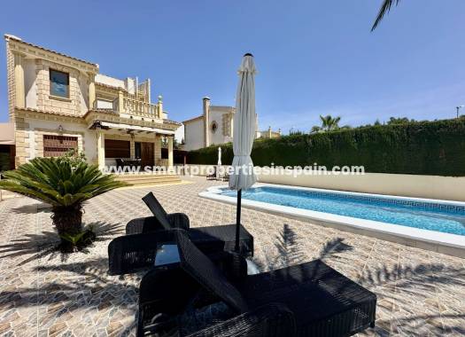 Detached Villa - Resale - La Marina - Urbanización La Marina