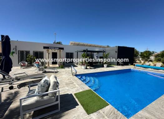 Detached Villa - Resale - La Marina - Urbanización La Marina