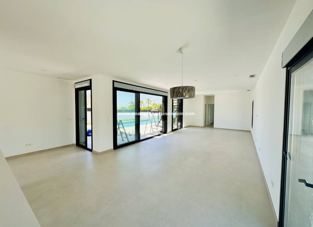 New Build - Detached Villa - La Marina - Urbanización La Marina