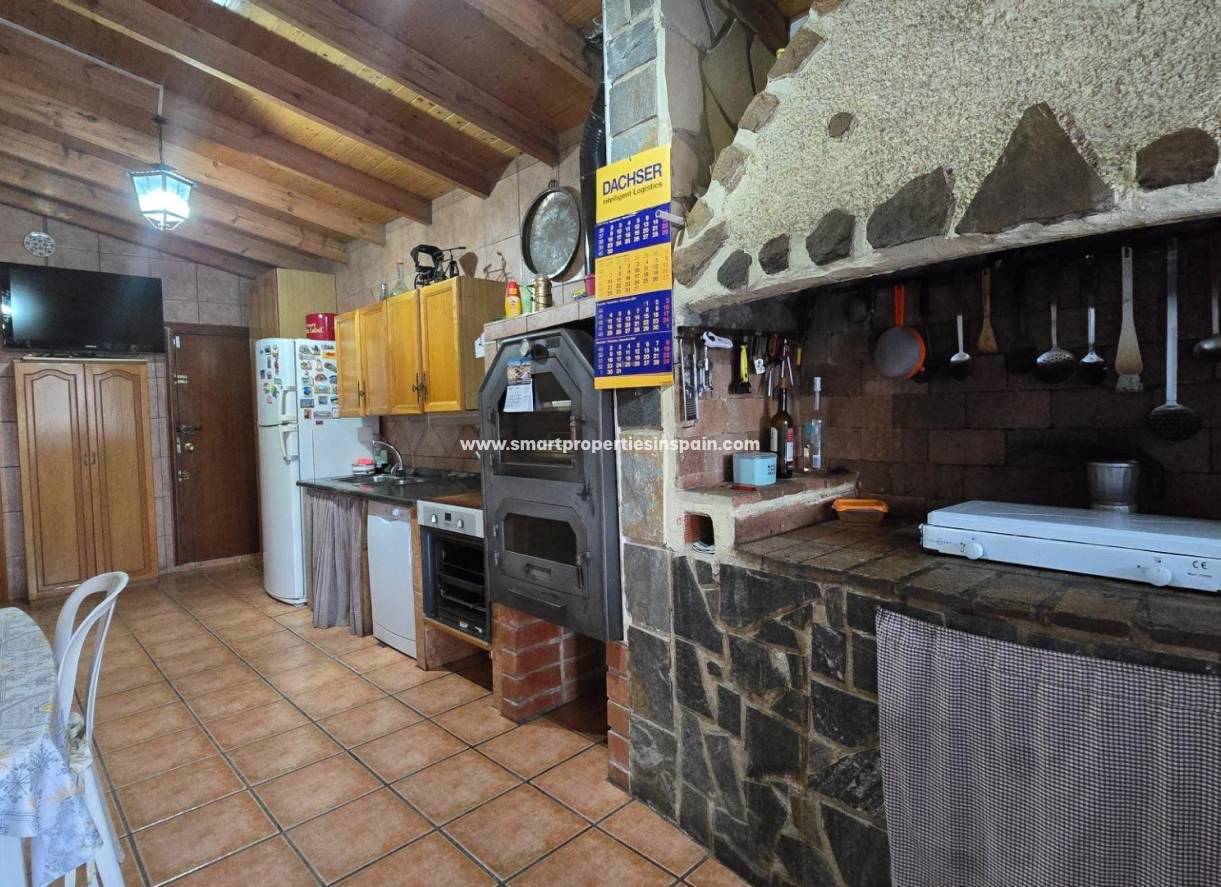OUTDOOR KITCHEN