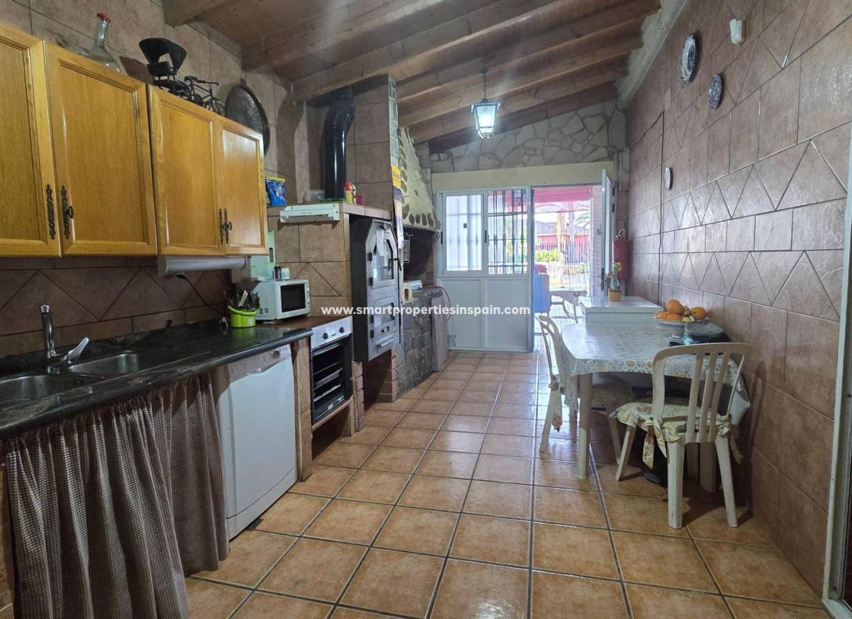 OUTDOOR KITCHEN