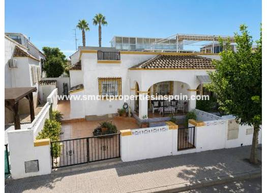 Quad Villa - Wiederverkauf - La Marina - Urbanización La Marina