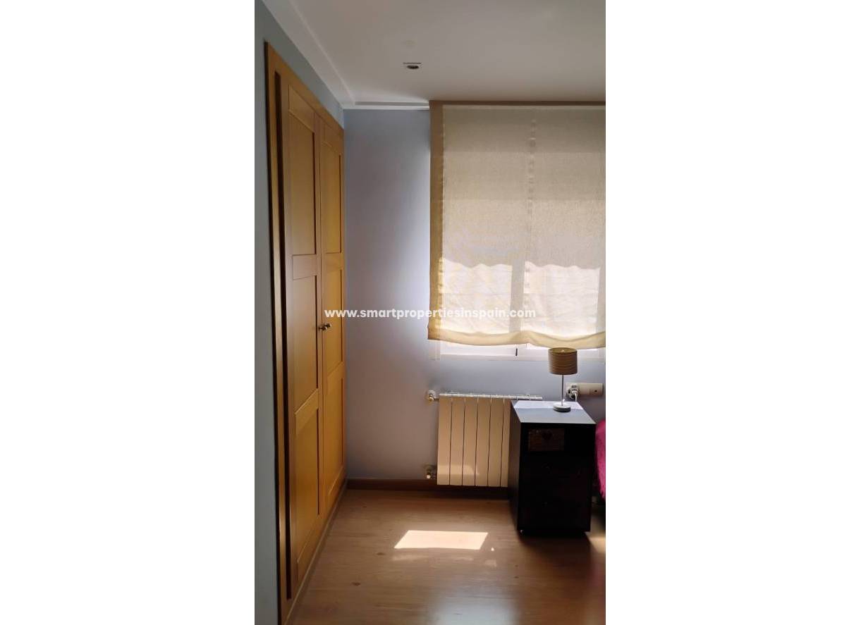 Resale - Apartment - Elche