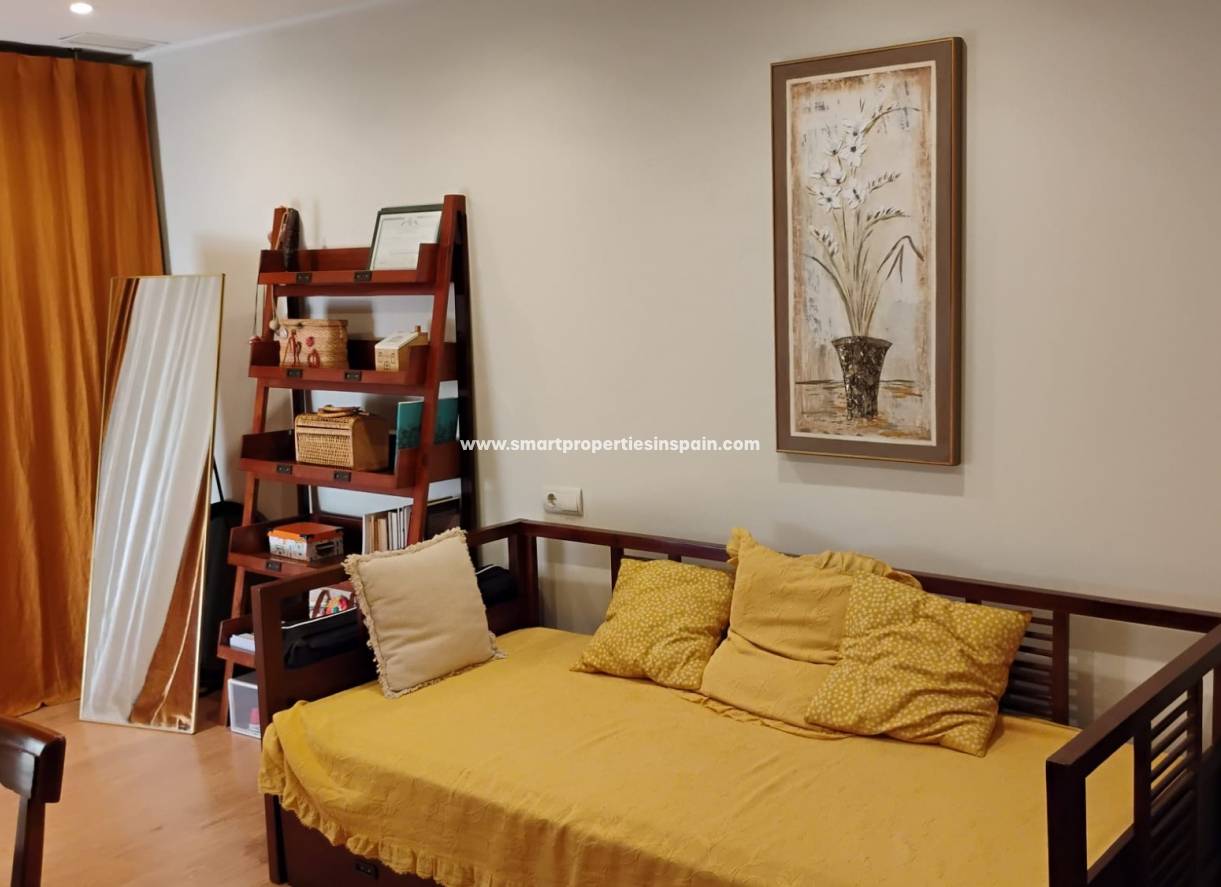 Resale - Apartment - Elche
