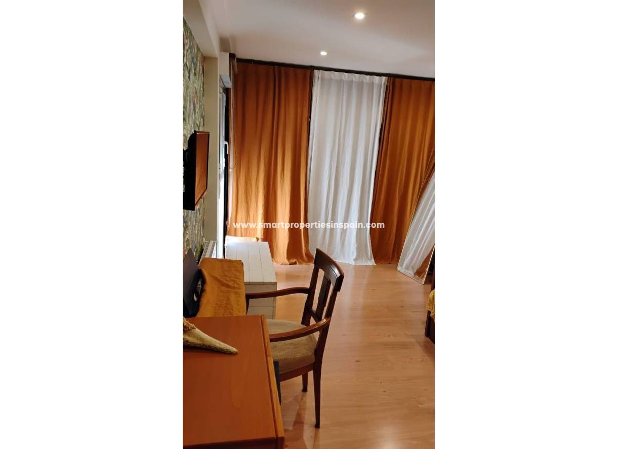 Resale - Apartment - Elche