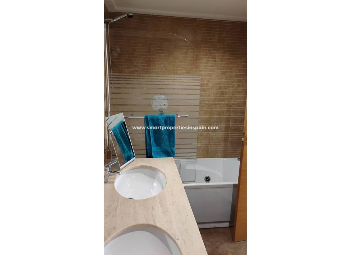 Resale - Apartment - Elche