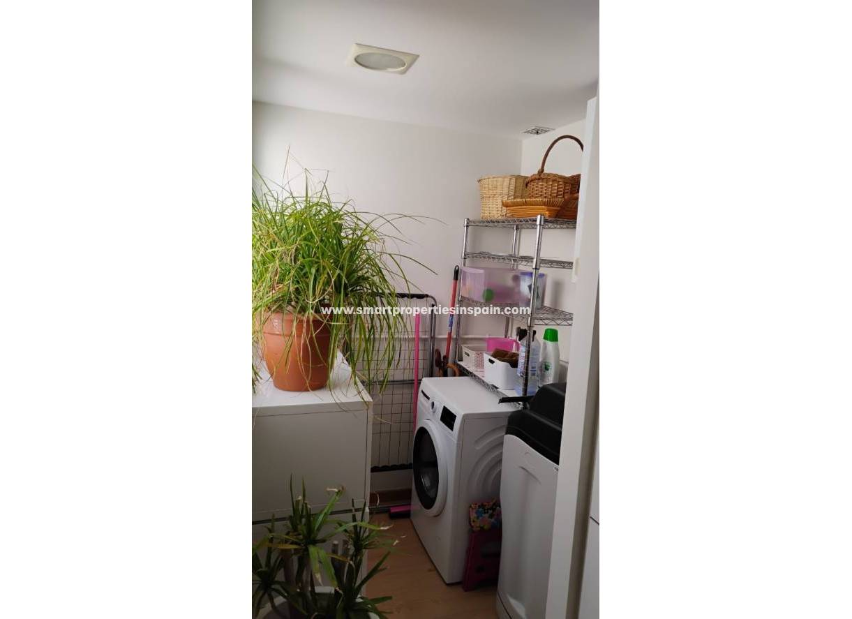 Resale - Apartment - Elche