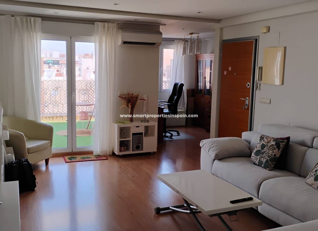 Resale - Apartment - Elche