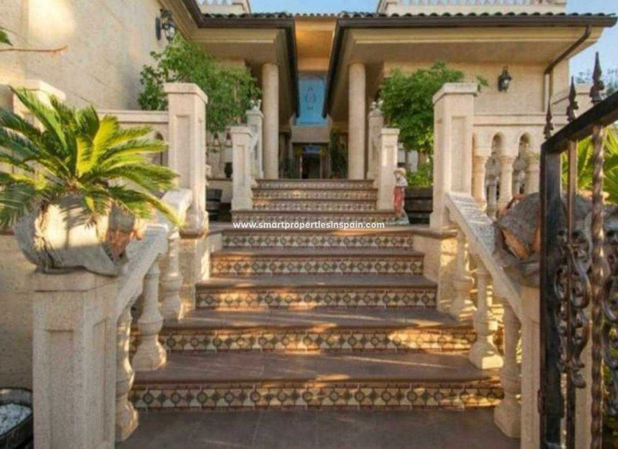Resale - Detached Villa - Catral