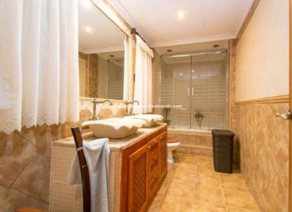 Resale - Detached Villa - Catral