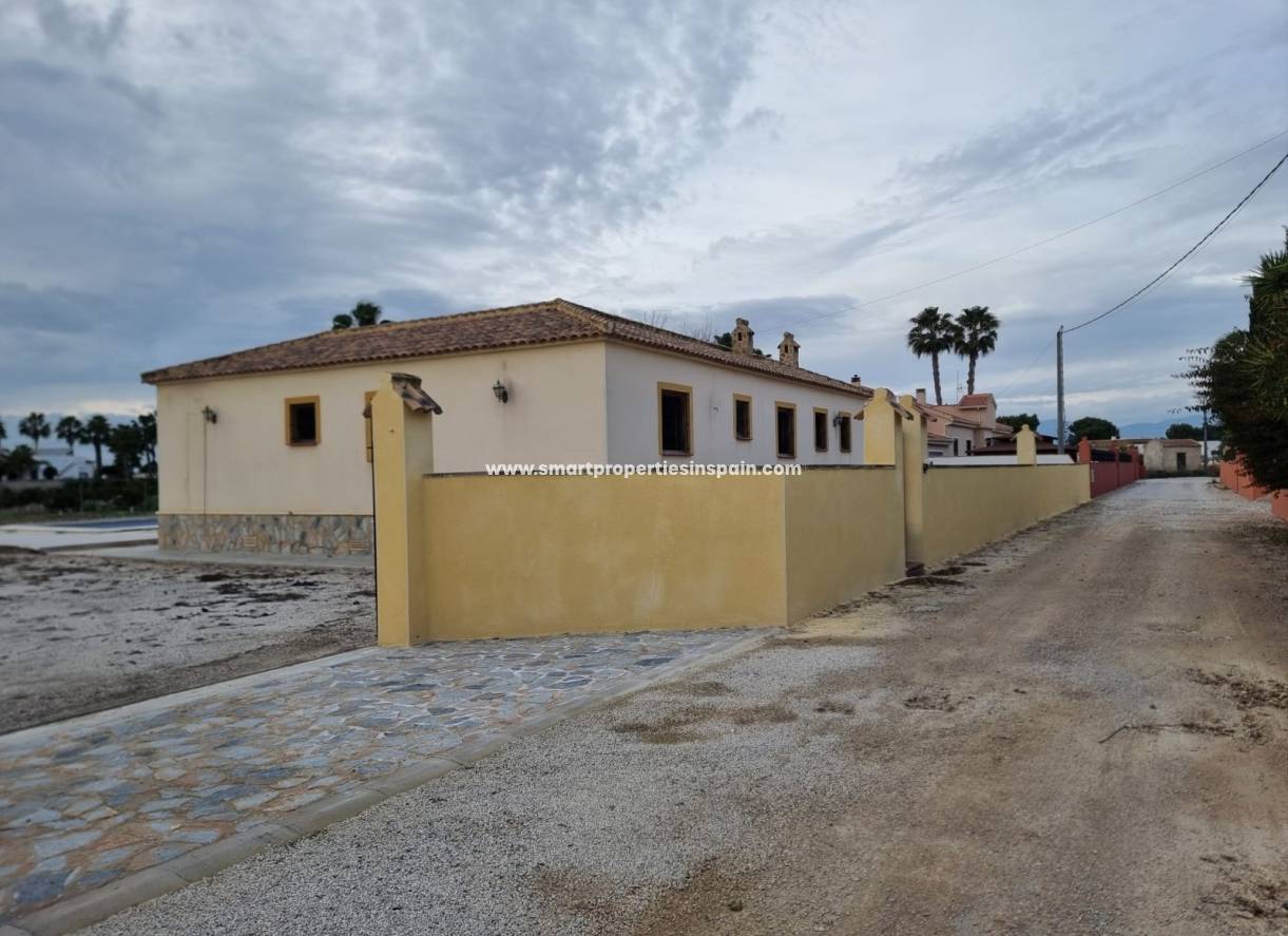 Resale - Detached Villa - Catral