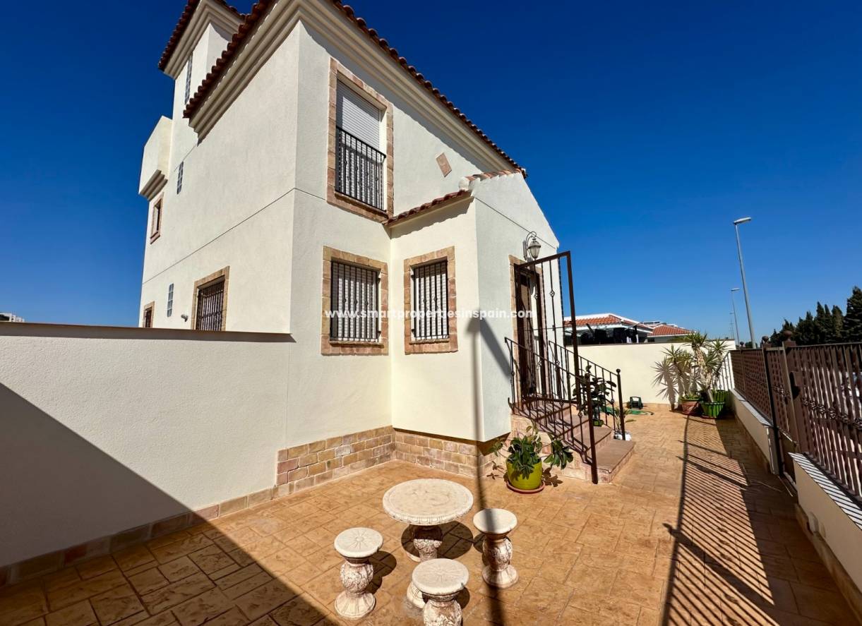 Resale - Detached Villa - Daya Nueva