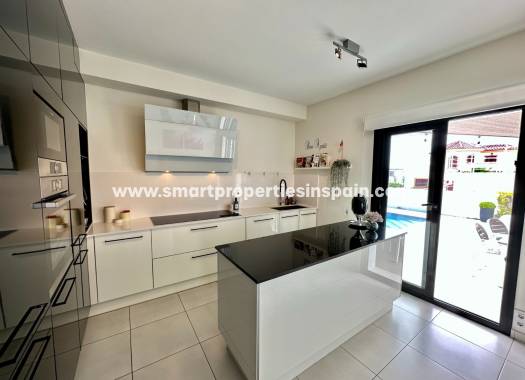 Resale - Detached Villa - La Marina - Urbanización La Marina