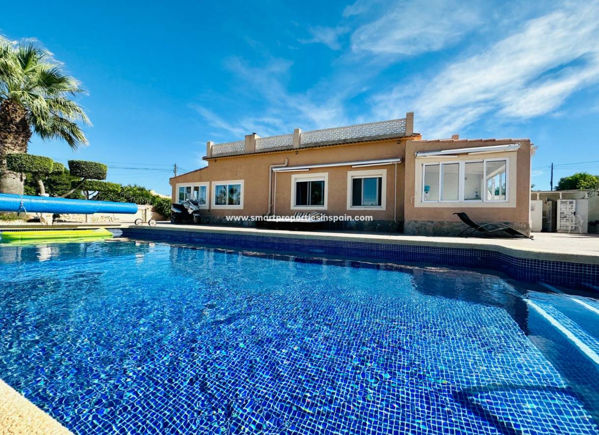 Resale - Detached Villa - La Marina - Urbanización La Marina