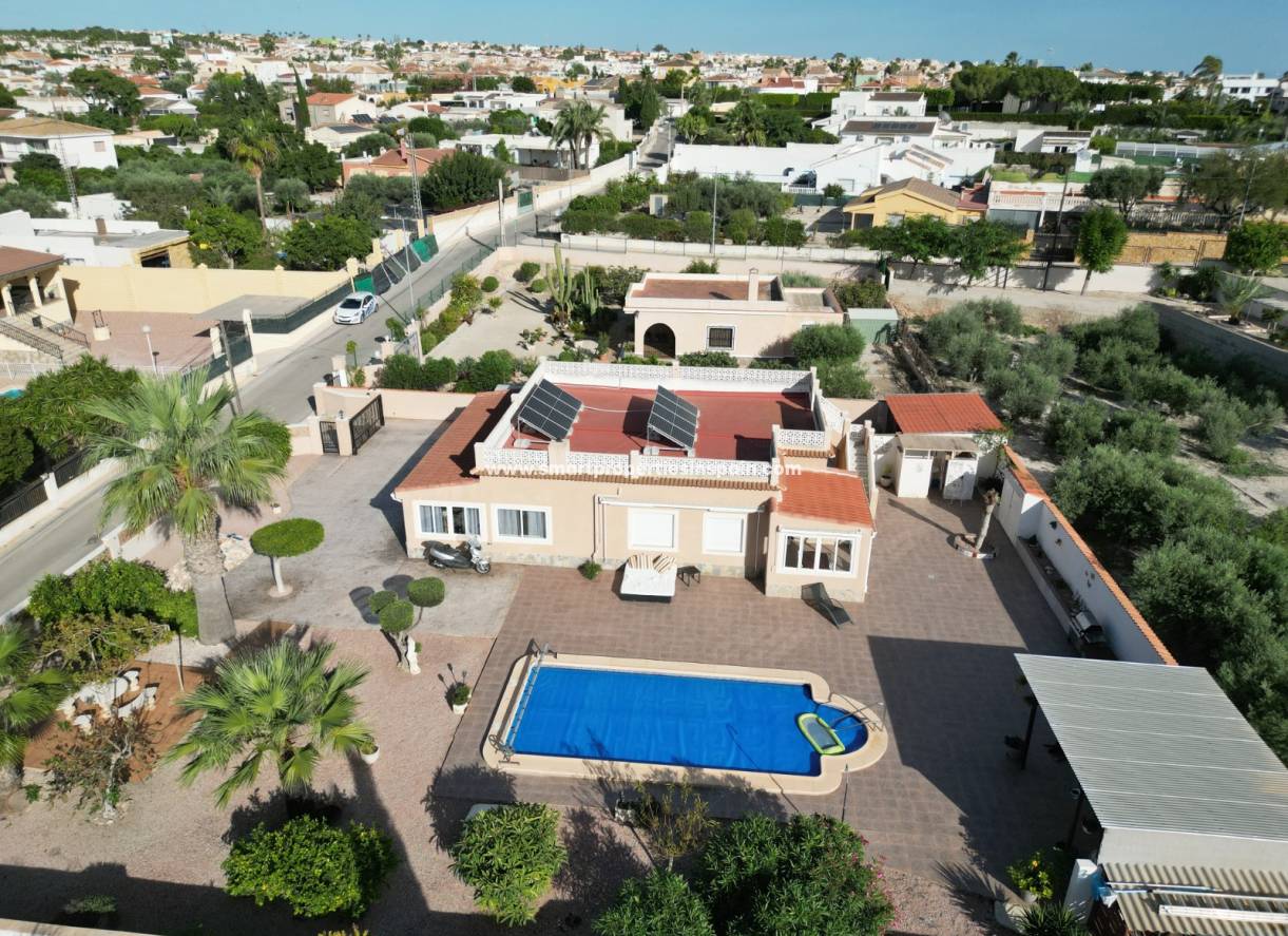 Resale - Detached Villa - La Marina - Urbanización La Marina