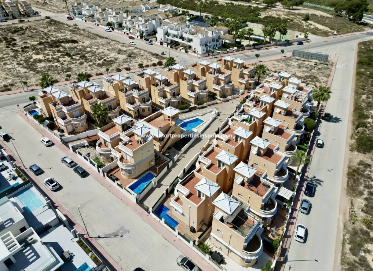 Resale - Detached Villa - La Marina - Urbanización La Marina