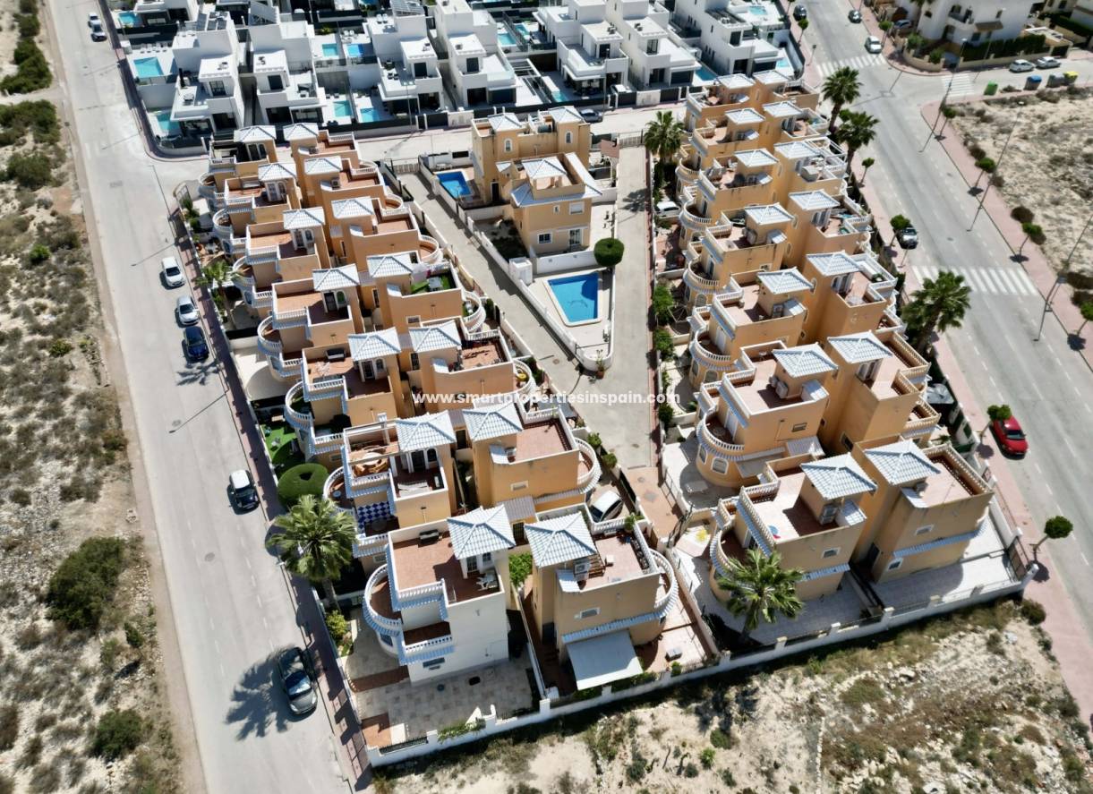 Resale - Detached Villa - La Marina - Urbanización La Marina