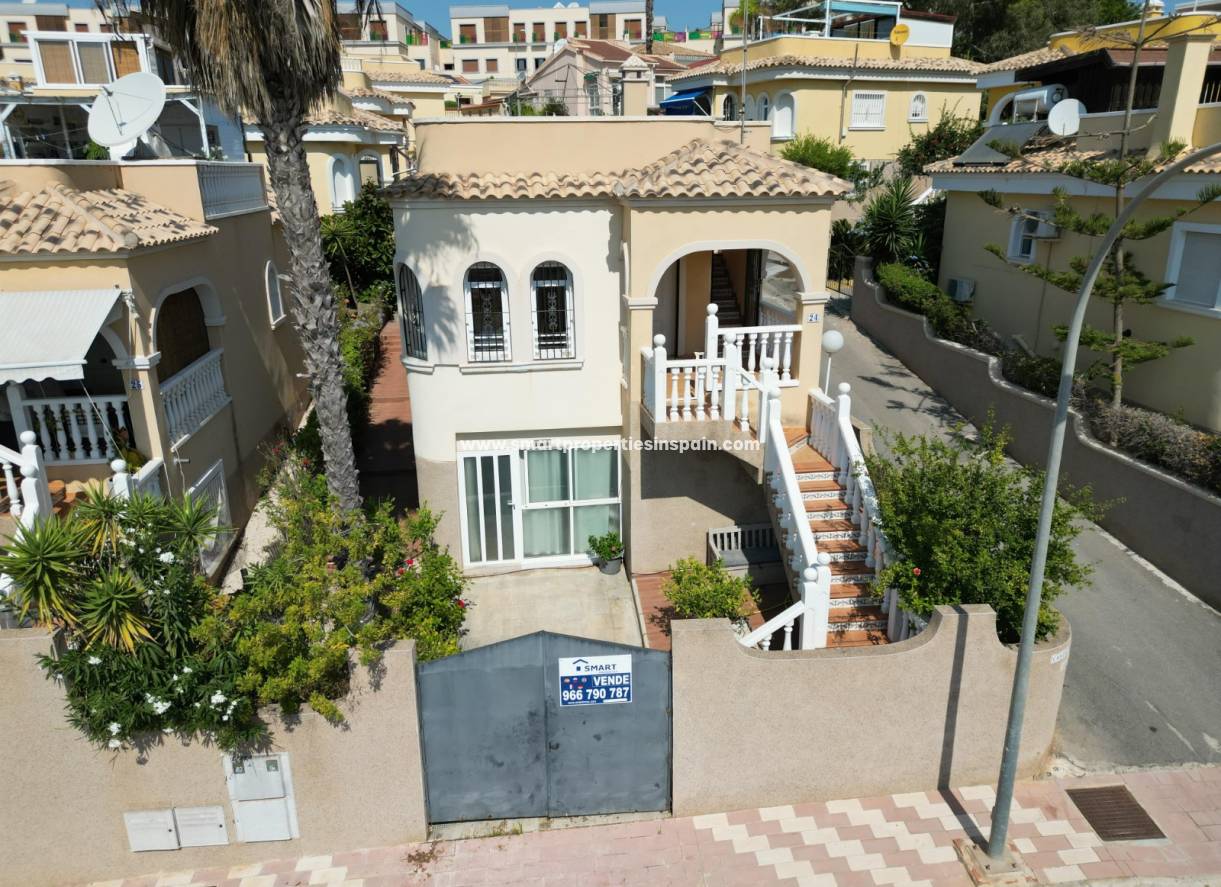 Resale - Detached Villa - La Marina - Urbanización La Marina