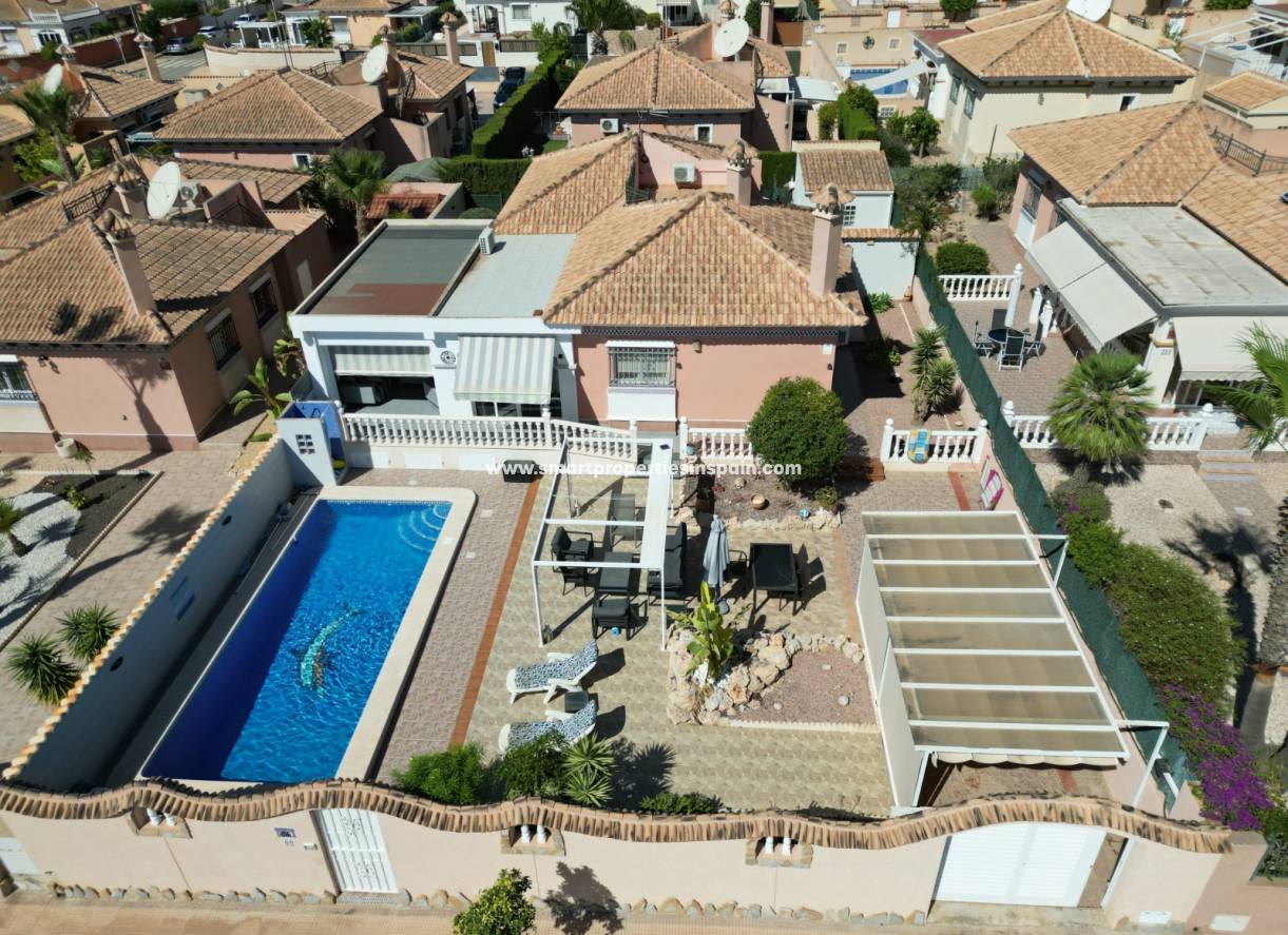 Resale - Detached Villa - La Marina - Urbanización La Marina