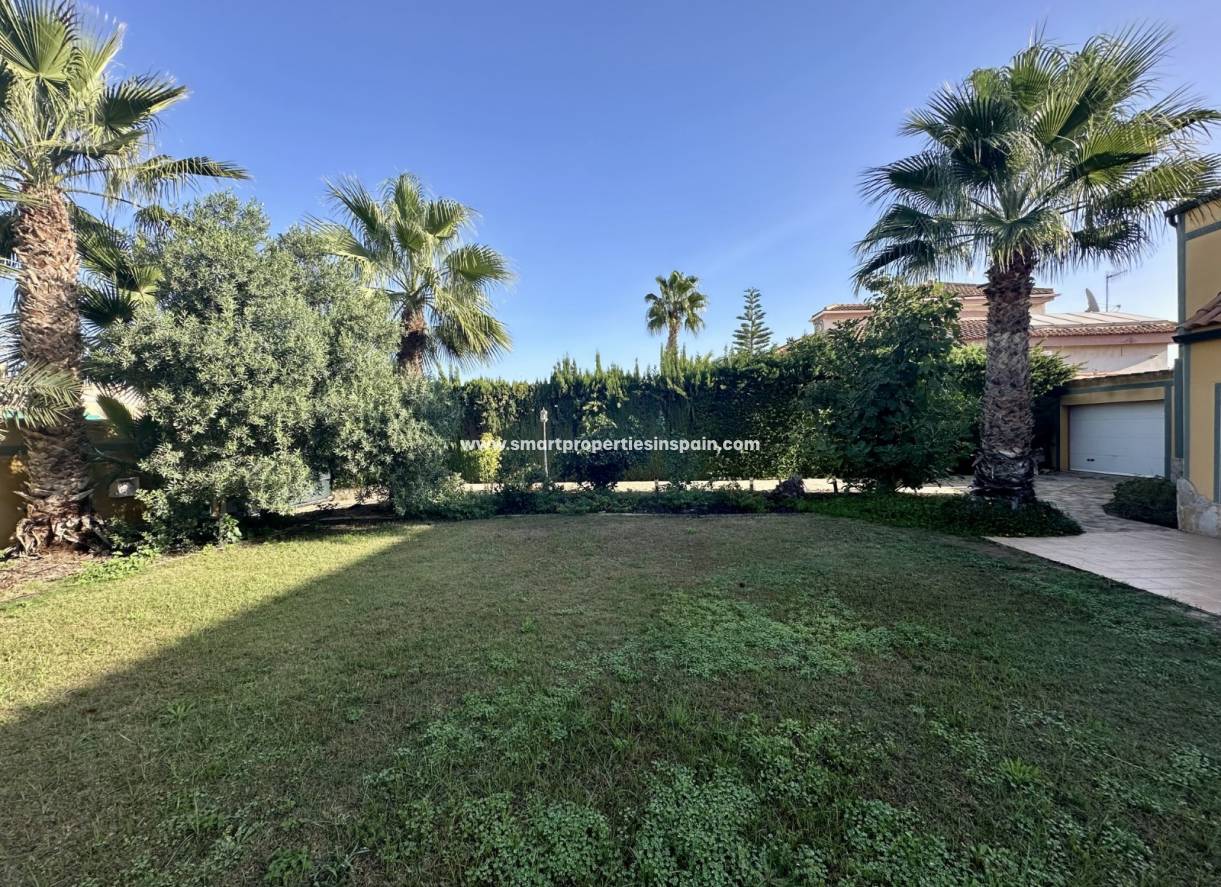 Resale - Detached Villa - La Marina - Urbanización La Marina