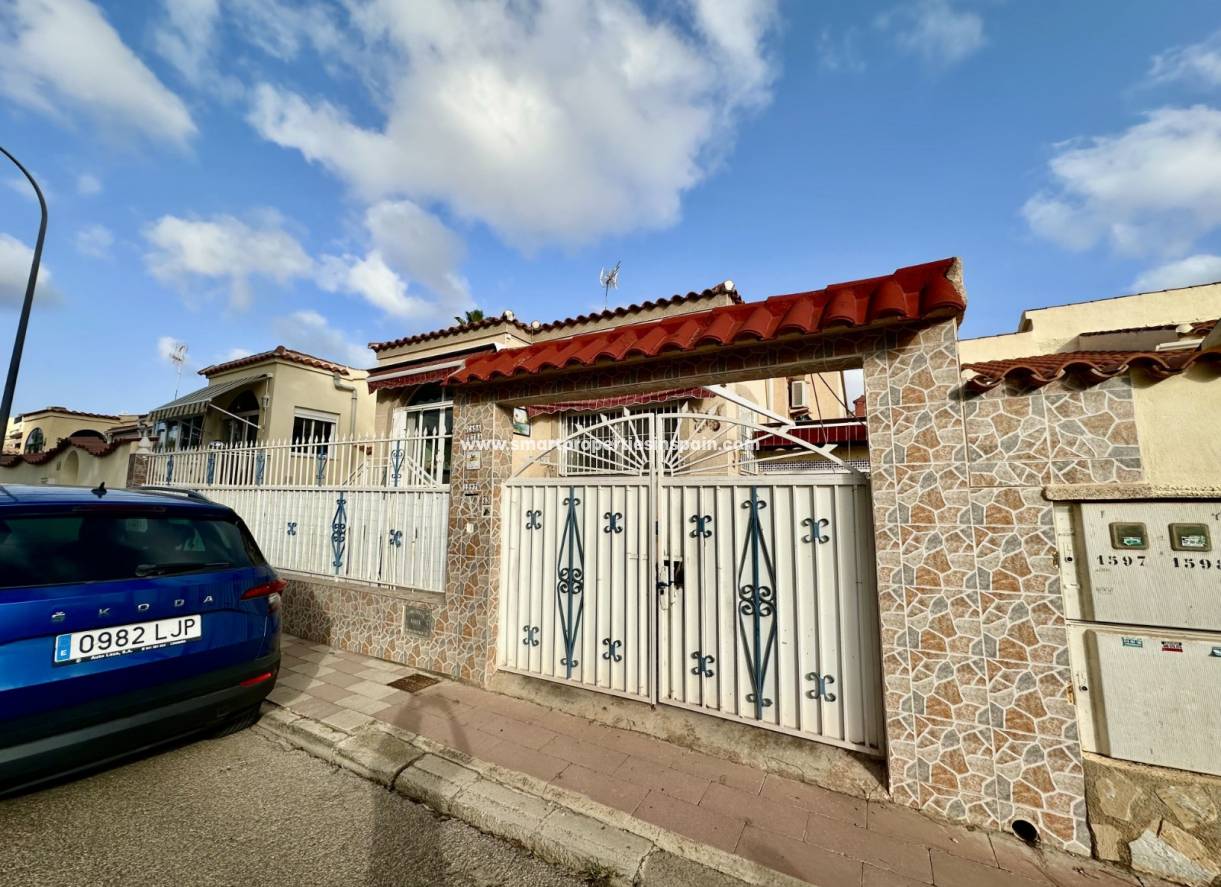 Resale - Detached Villa - La Marina - Urbanización La Marina