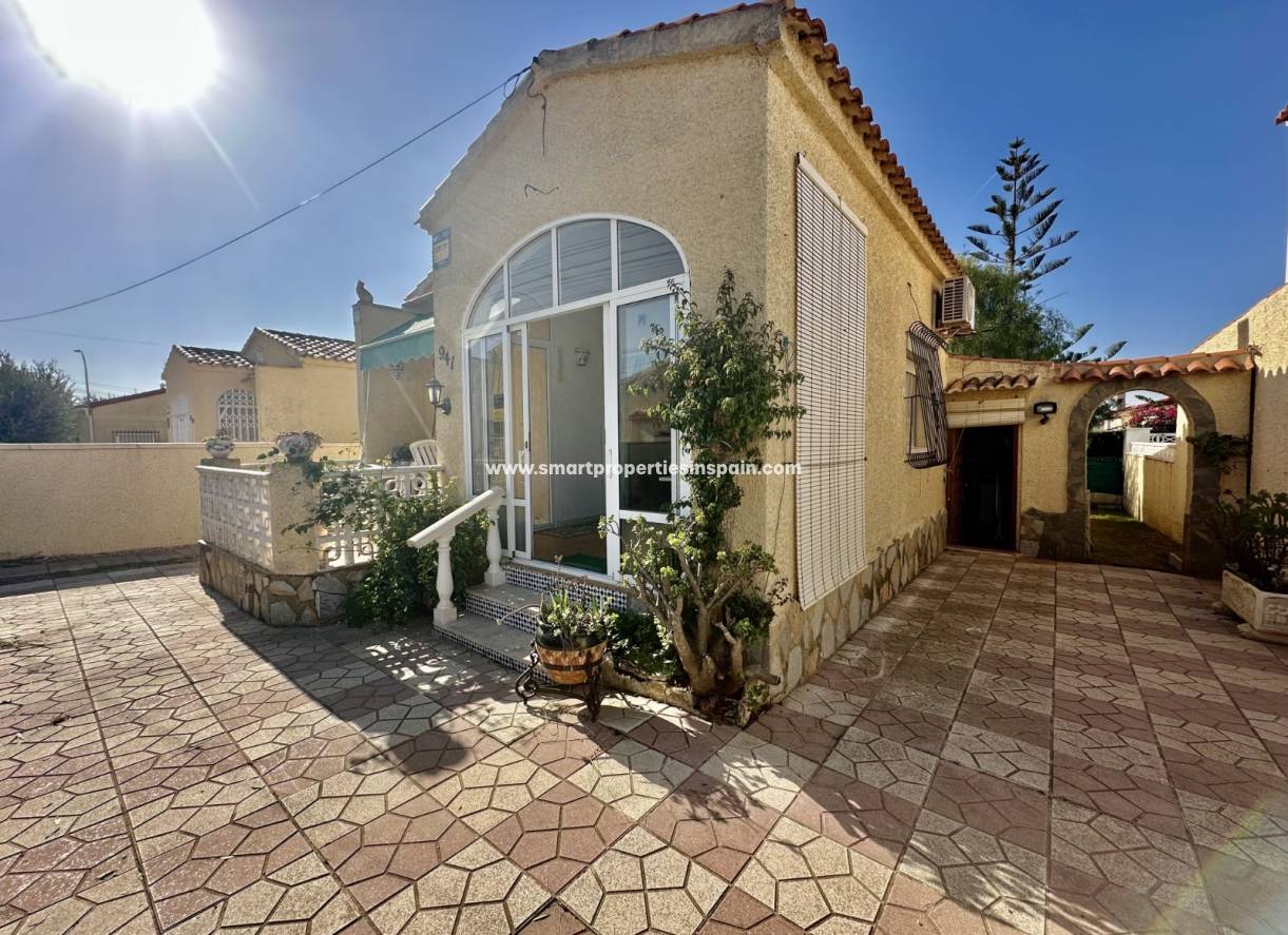 Resale - Detached Villa - La Marina - Urbanización La Marina