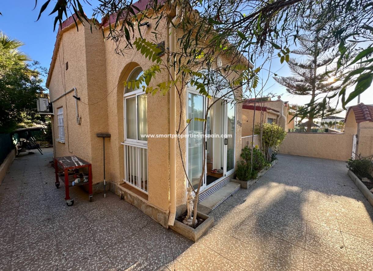 Resale - Detached Villa - La Marina - Urbanización La Marina