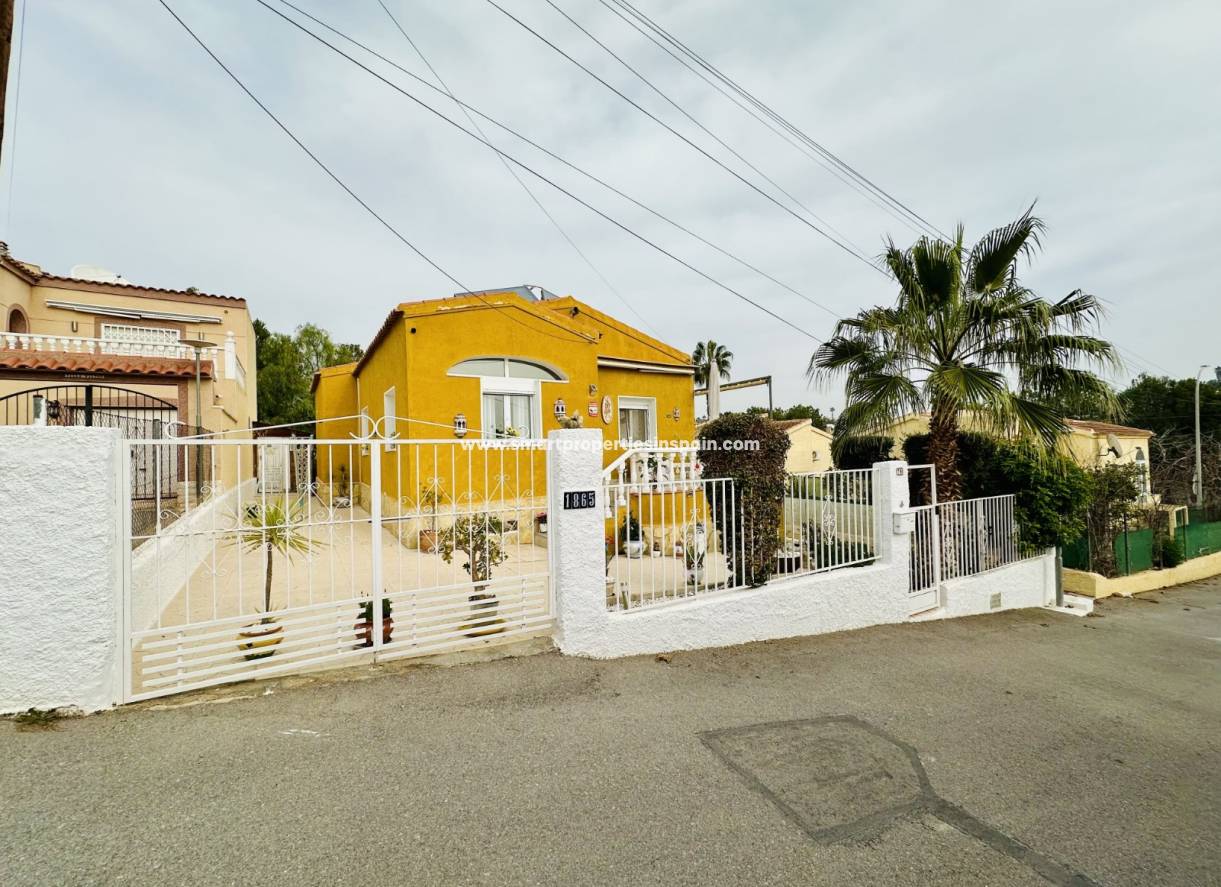 Resale - Detached Villa - La Marina - Urbanización La Marina